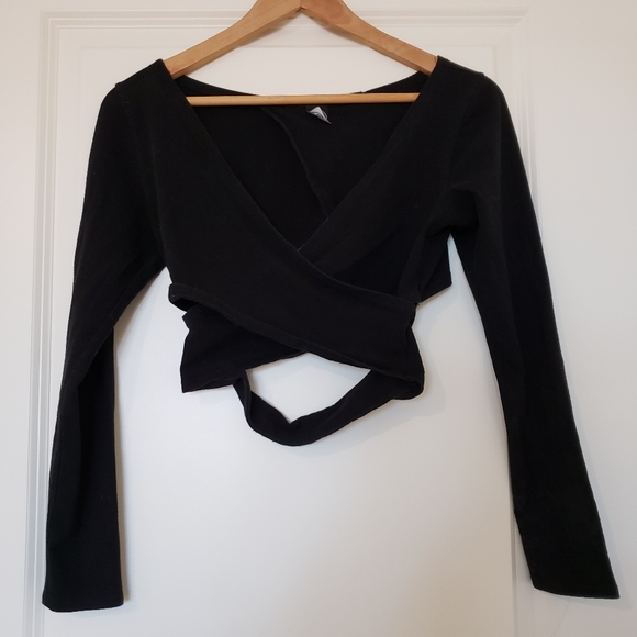 Hottie black crisscross longsleeve top. Size M - Picture 1 of 4